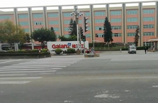 中山这个工厂曾经养活了一条街的生意,现在却冷冷清清了